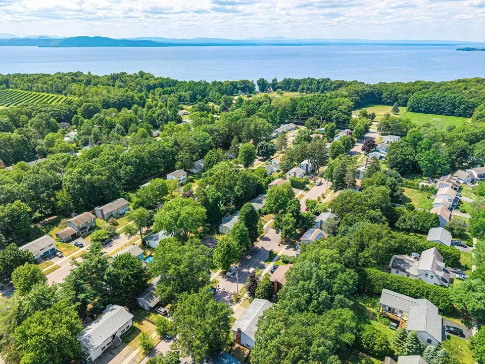 4 Bed 1 Bath Established Mid-Century Residence in Burlington, VT - 3