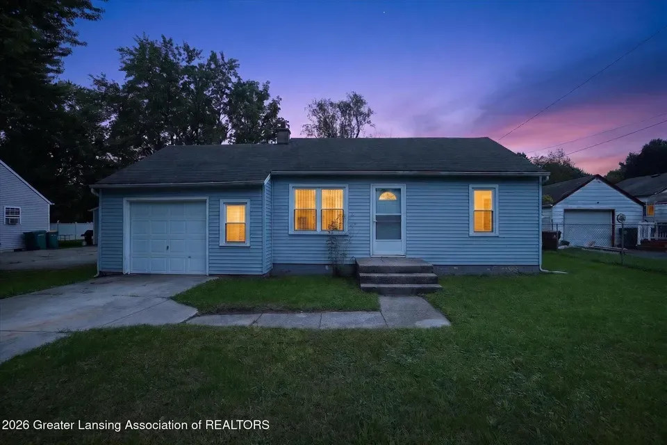 4 Bed 1 Bath Established Mid-Century Residence in Lansing, MI