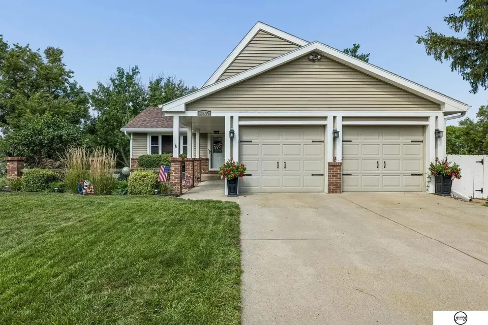 4 Bed 1 Bath Established Mid-Century Residence in Lincoln, NE
