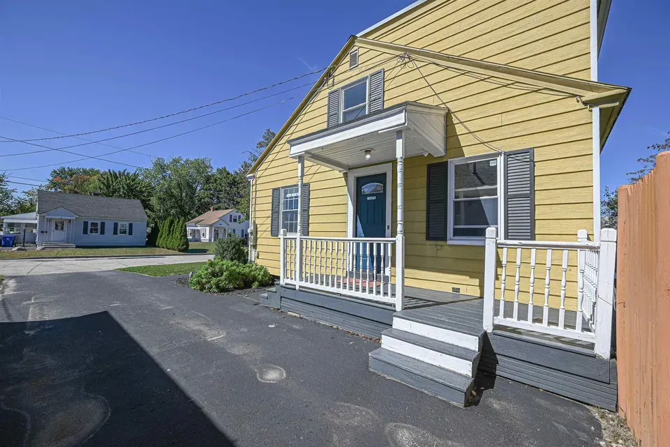 4 Bed 1 Bath Established Mid-Century Residence in Manchester, NH - 2