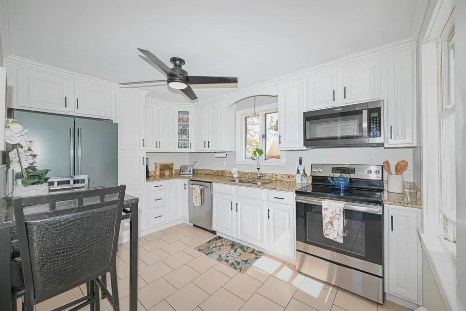 4 Bed 1 Bath Established Mid-Century Residence in Manchester, NH - 3