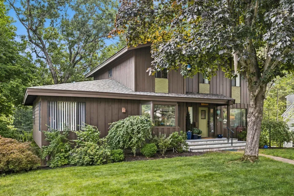4 Bed 1 Bath Established Mid-Century Residence in Nashua, NH - 2