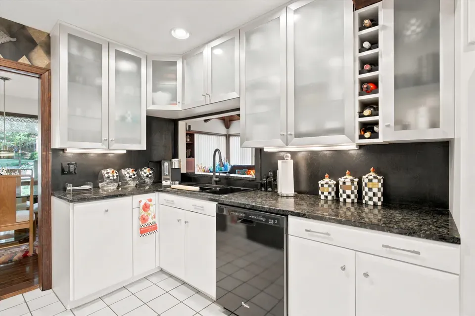 4 Bed 1 Bath Established Mid-Century Residence in Nashua, NH - 5