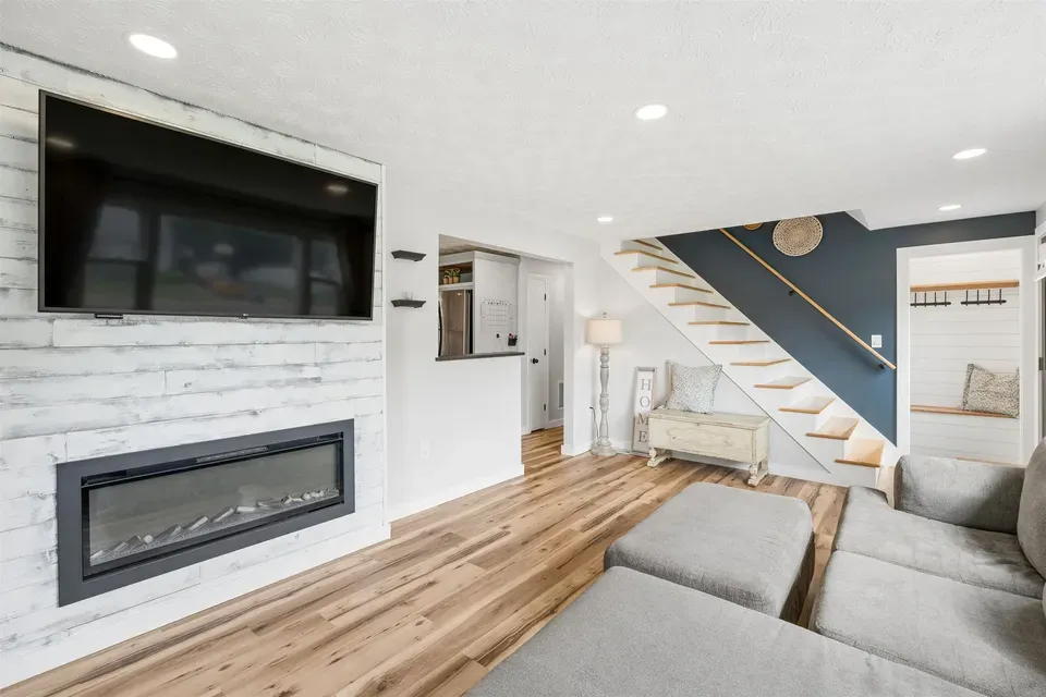 4 Bed 1 Bath Established Mid-Century Residence in Nashua, NH - 4