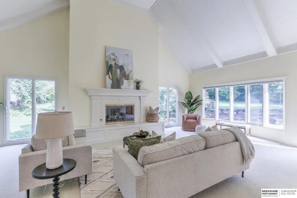 4 Bed 1 Bath Established Mid-Century Residence in Omaha, NE - 2