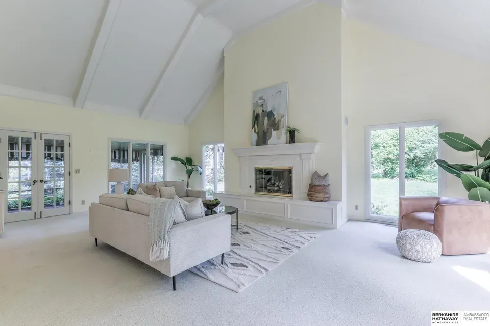 4 Bed 1 Bath Established Mid-Century Residence in Omaha, NE - 3