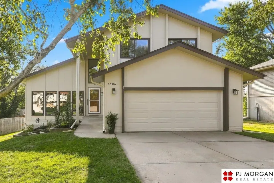 4 Bed 1 Bath Established Mid-Century Residence in Omaha, NE - 1