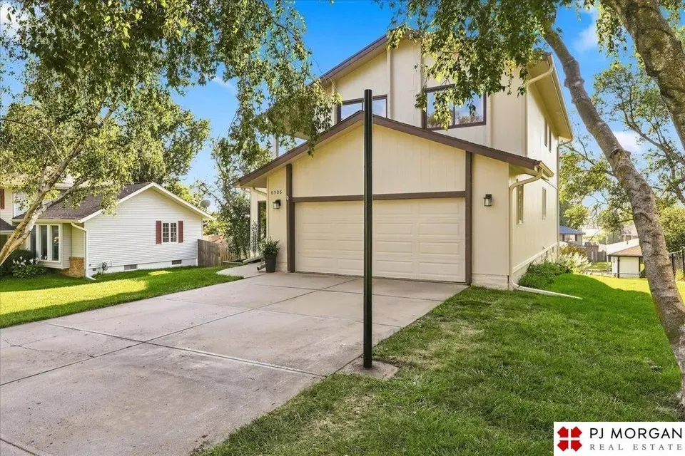 4 Bed 1 Bath Established Mid-Century Residence in Omaha, NE - 2