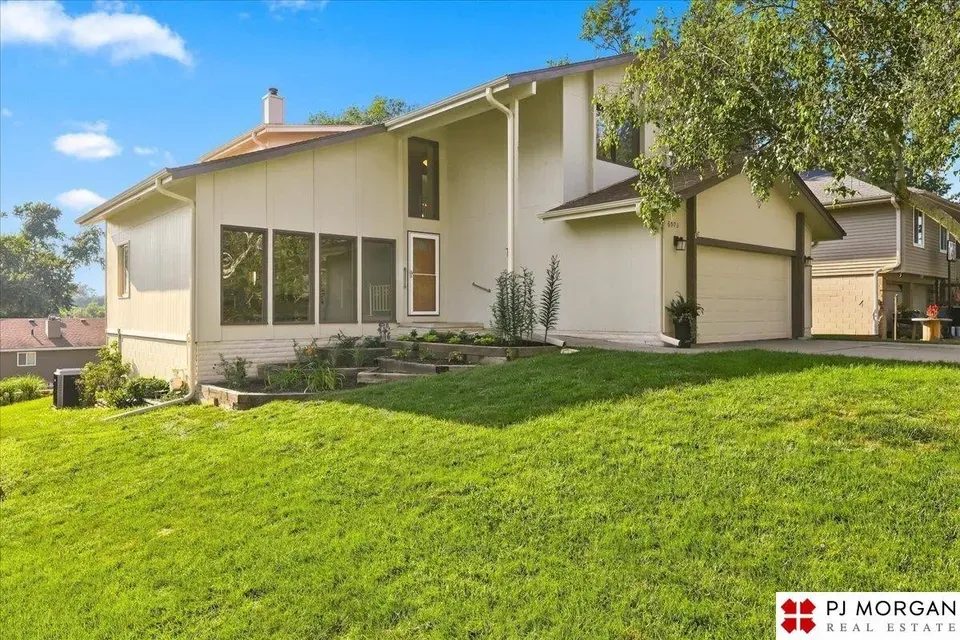 4 Bed 1 Bath Established Mid-Century Residence in Omaha, NE - 3