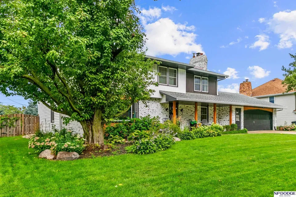 4 Bed 1 Bath Established Mid-Century Residence in Omaha, NE - 3