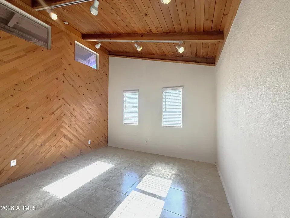 4 Bed 1 Bath Established Mid-Century Residence in Phoenix, AZ - 3