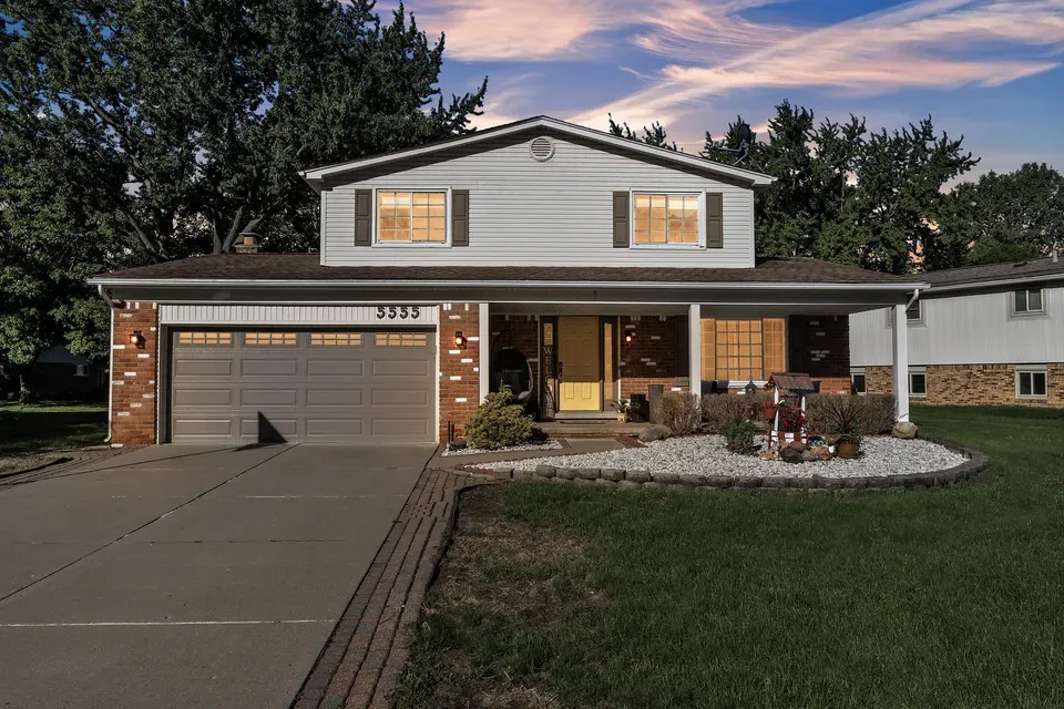 4 Bed 1 Bath Established Mid-Century Residence in Troy, MI