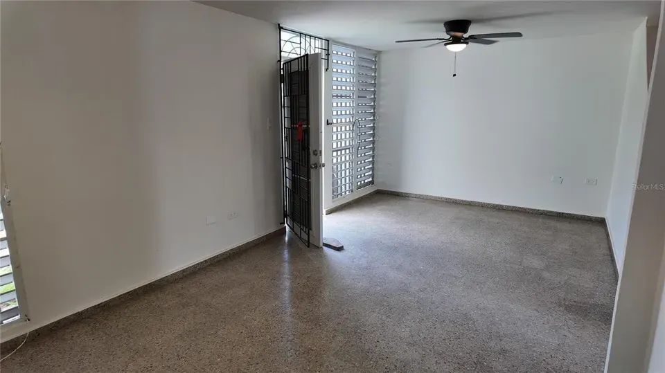 4 Bed 1 Bath Established Multi-Level Townhouse in San Juan, PR - 5