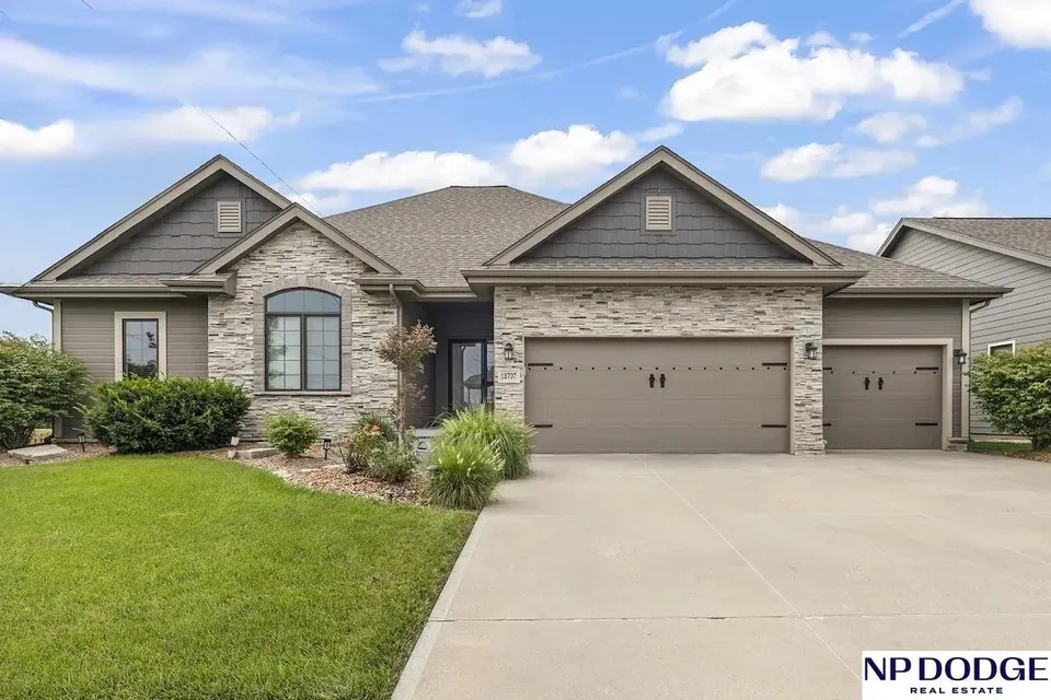 4 Bed 1 Bath Modern Contemporary Residence in Omaha, NE