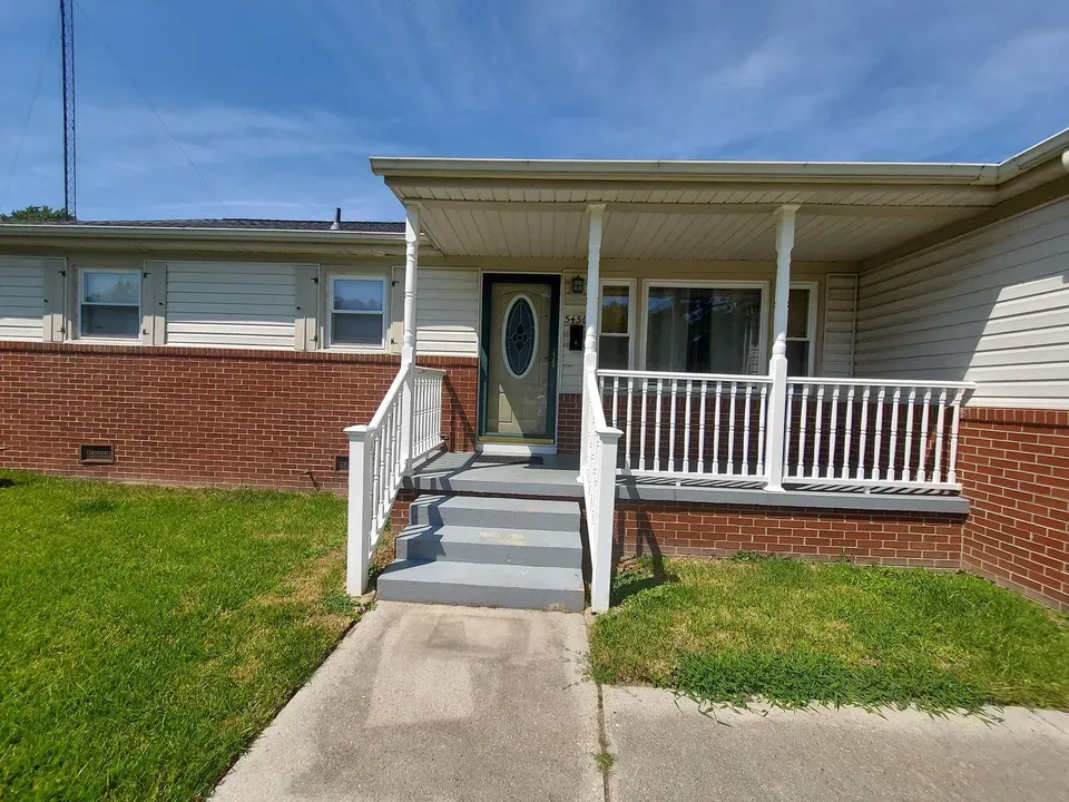 4 Bed 1 Bath Modern Contemporary Residence in Virginia Beach, VA