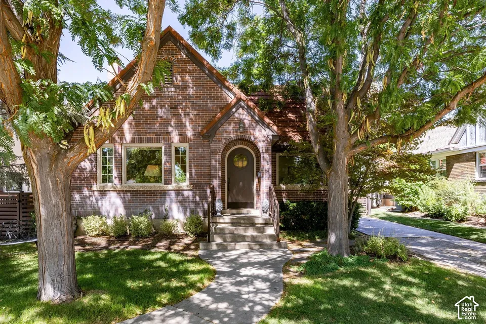 4 Bed 1 Bath Modern Farmhouse in Salt Lake City, UT