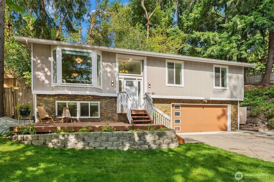 4 Bed 1 Bath Traditional Suburban Family Home in Bellevue, WA