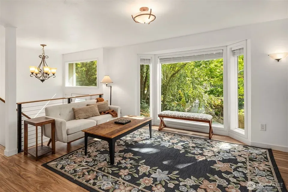 4 Bed 1 Bath Traditional Suburban Family Home in Bellevue, WA - 4