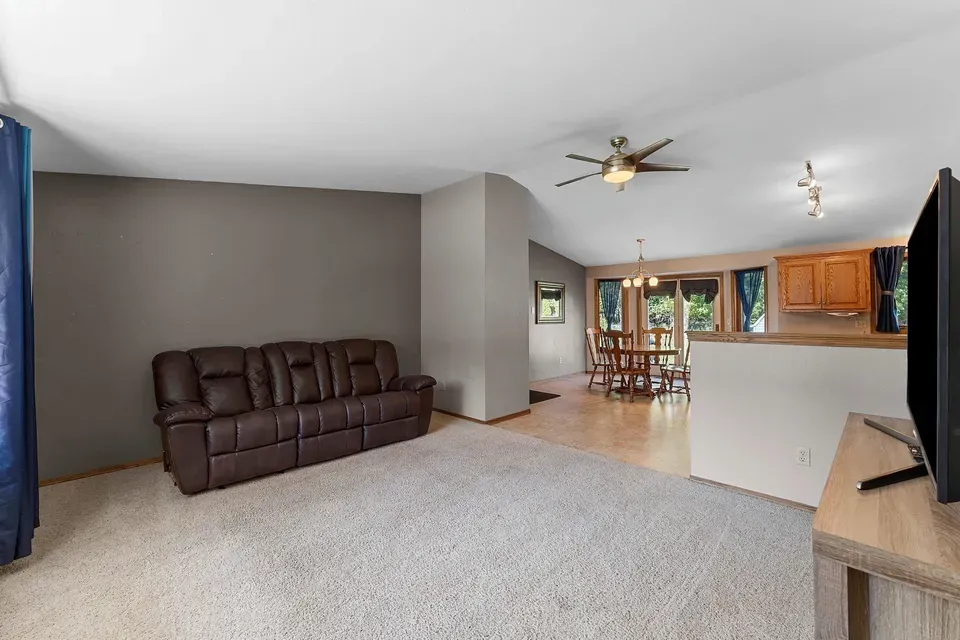 4 Bed 1 Bath Traditional Suburban Family Home in Green Bay, WI - 4