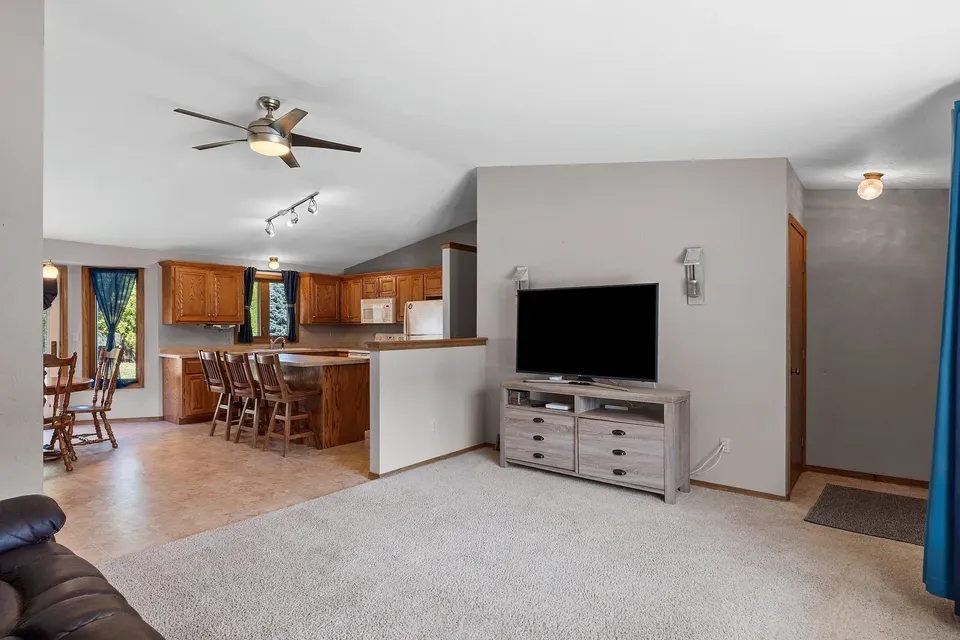 4 Bed 1 Bath Traditional Suburban Family Home in Green Bay, WI - 5