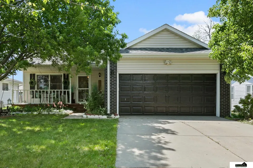 4 Bed 1 Bath Traditional Suburban Family Home in Lincoln, NE - 1
