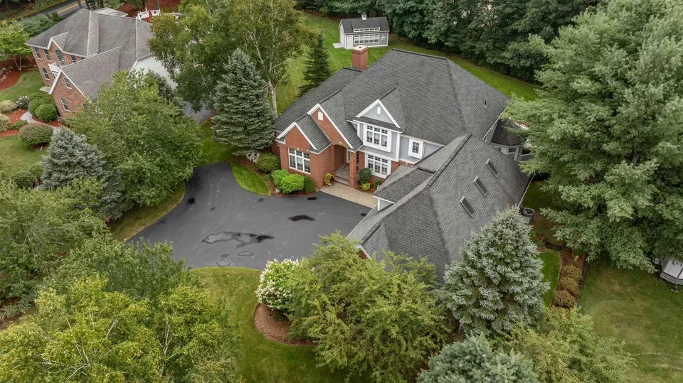 4 Bed 1 Bath Traditional Suburban Family Home in Nashua, NH - 4