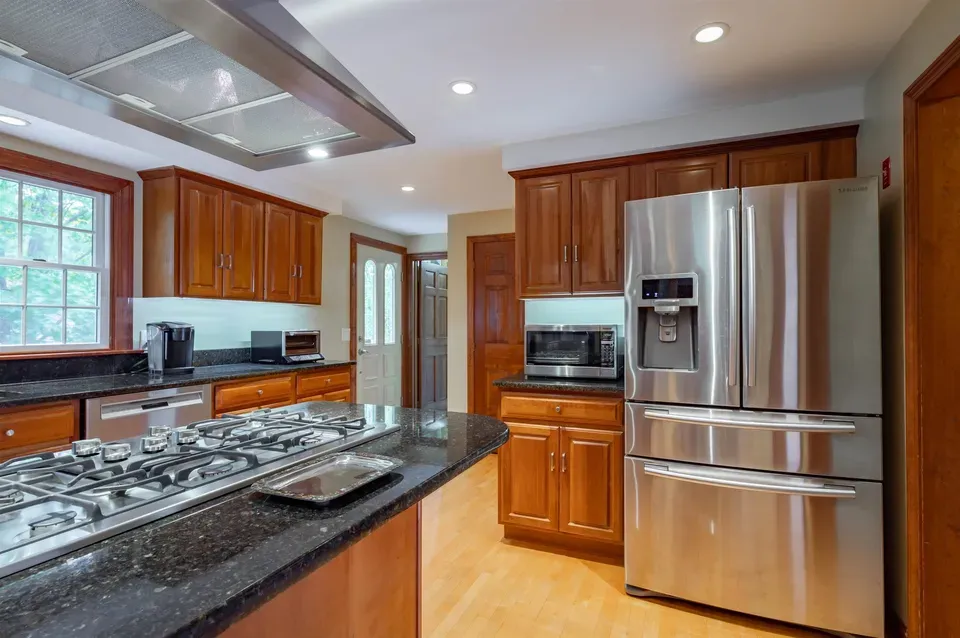 4 Bed 1 Bath Traditional Suburban Family Home in Nashua, NH - 4