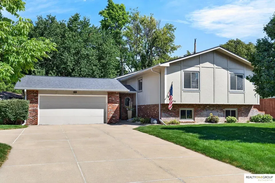 4 Bed 1 Bath Traditional Suburban Family Home in Omaha, NE