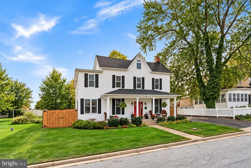 4 Bed 2 Bath Classic Historic Era Home in Baltimore, MD - 1