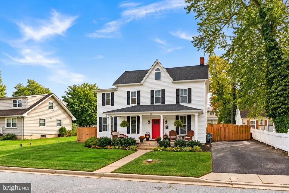 4 Bed 2 Bath Classic Historic Era Home in Baltimore, MD - 3