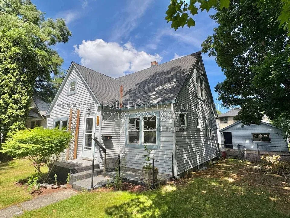 4 Bed 2 Bath Classic Historic Era Home in Coeur d Alene, ID - 2