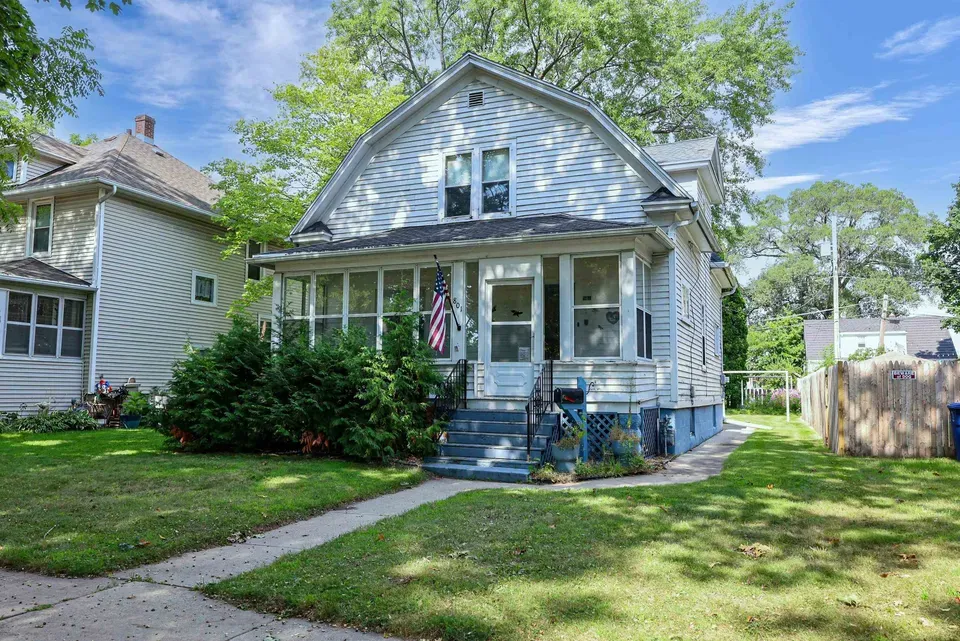 4 Bed 2 Bath Classic Historic Era Home in Green Bay, WI - 1