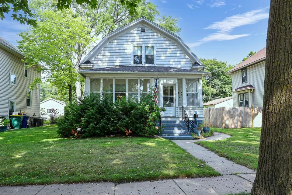 4 Bed 2 Bath Classic Historic Era Home in Green Bay, WI - 2