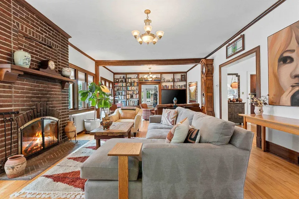 4 Bed 2 Bath Classic Historic Era Home in Green Bay, WI - 5
