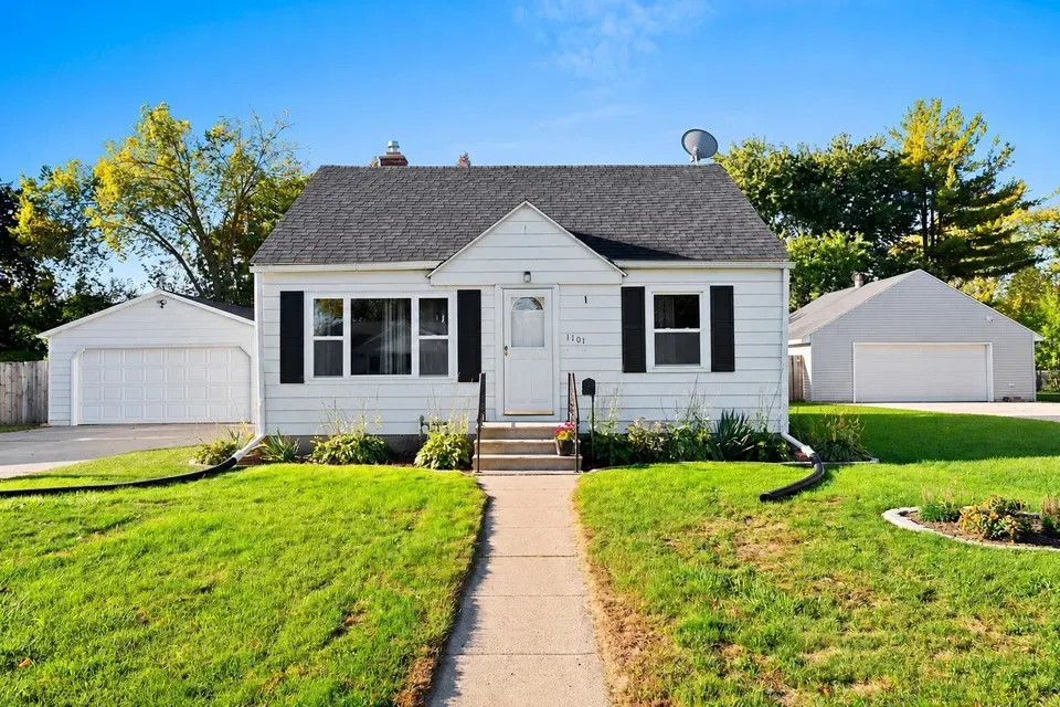 4 Bed 2 Bath Classic Historic Era Home in Green Bay, WI