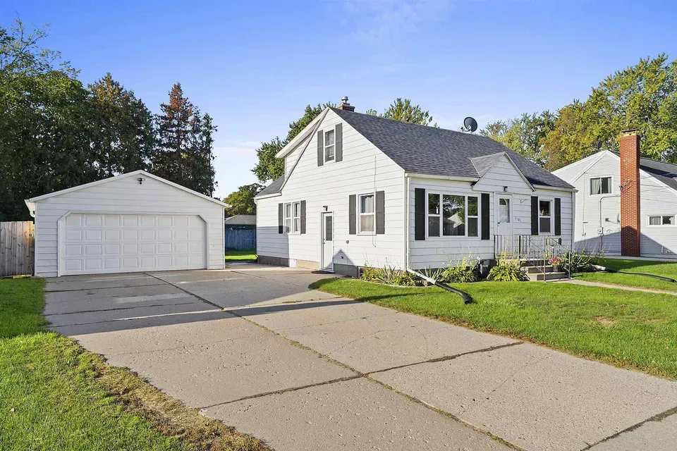 4 Bed 2 Bath Classic Historic Era Home in Green Bay, WI - 4