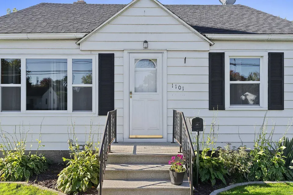 4 Bed 2 Bath Classic Historic Era Home in Green Bay, WI - 5