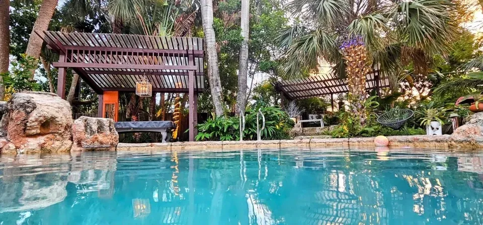 4 Bed 2 Bath Classic Historic Era Home in Hollywood, FL - 4