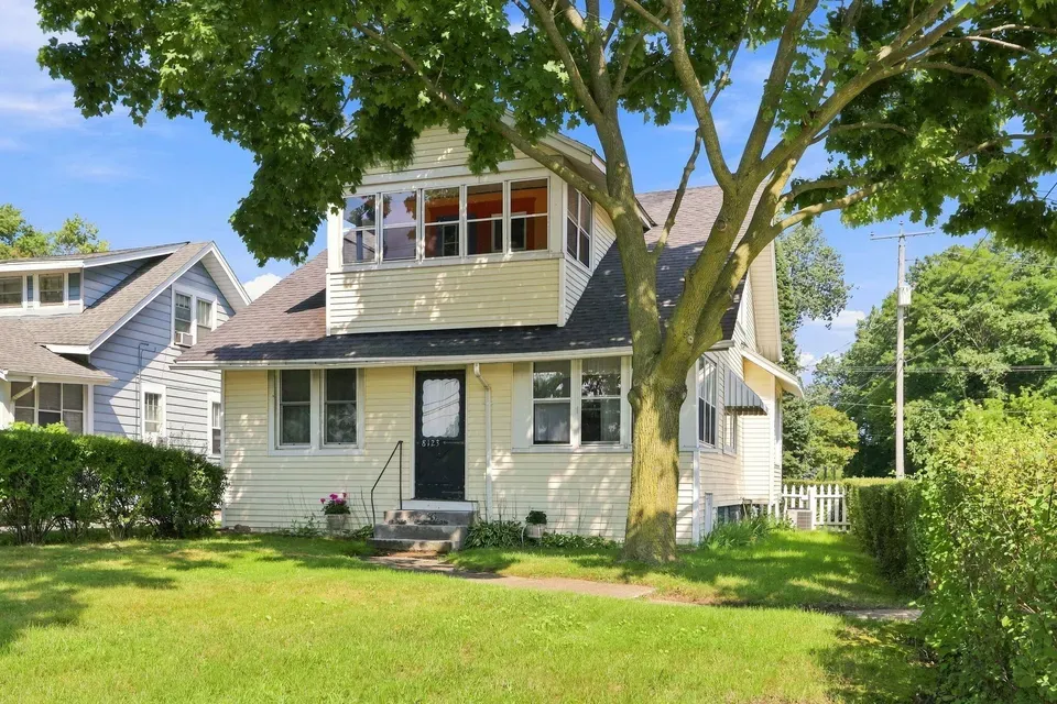 4 Bed 2 Bath Classic Historic Era Home in Kenosha, WI - 1