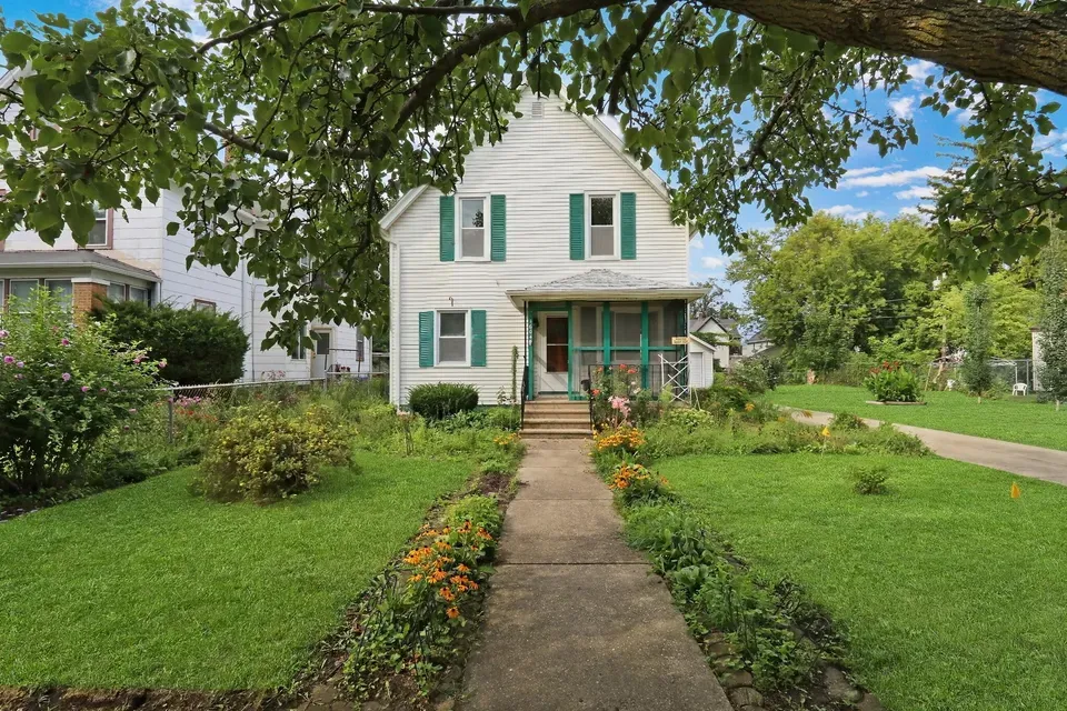 4 Bed 2 Bath Classic Historic Era Home in Kenosha, WI - 2