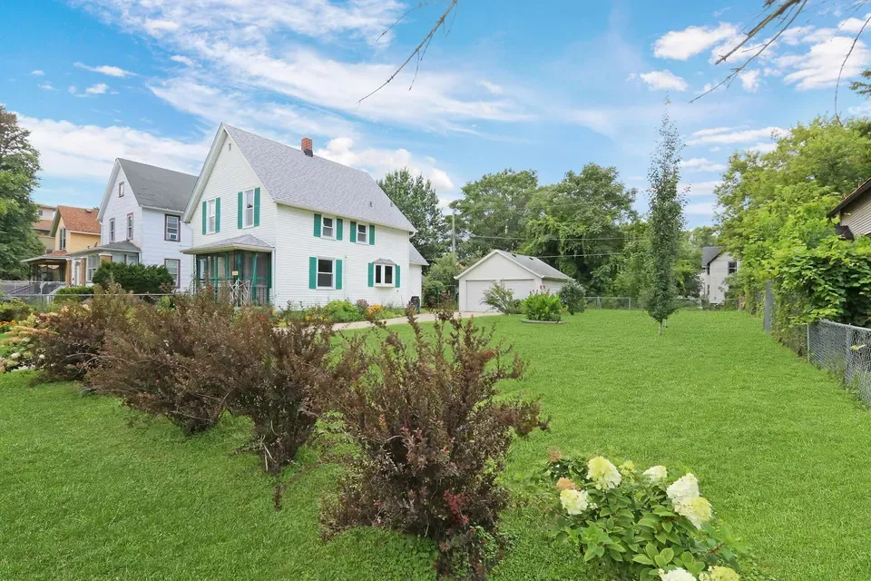 4 Bed 2 Bath Classic Historic Era Home in Kenosha, WI - 3