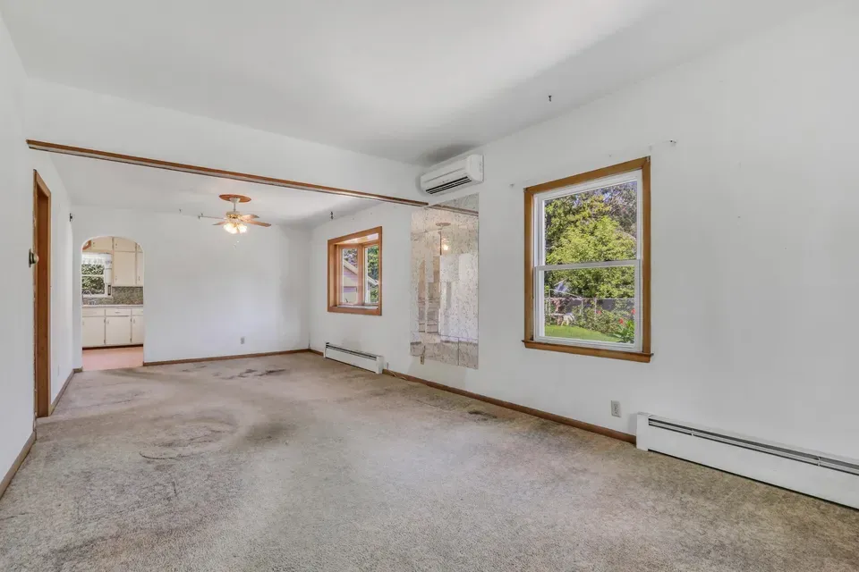4 Bed 2 Bath Classic Historic Era Home in Kenosha, WI - 5