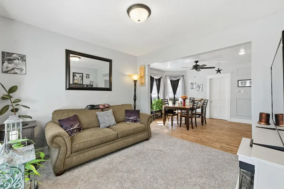 4 Bed 2 Bath Classic Historic Era Home in Kenosha, WI - 2
