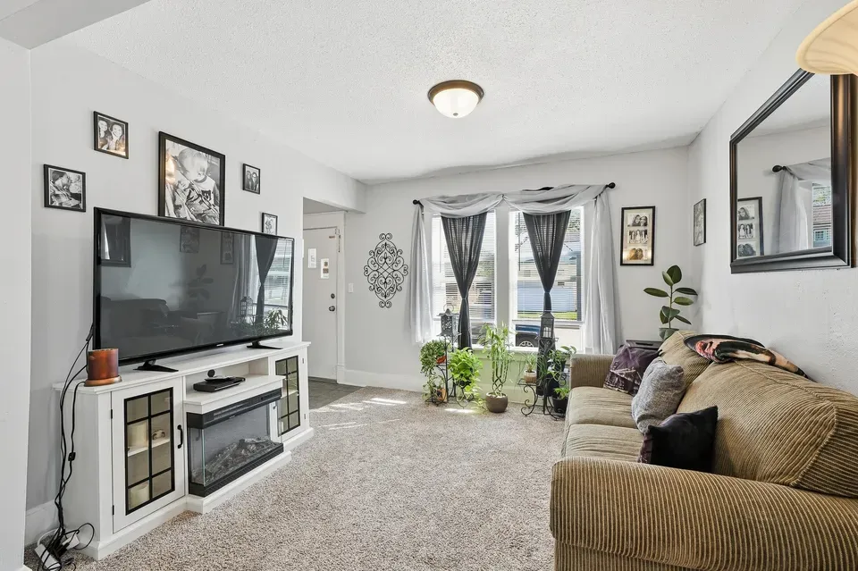 4 Bed 2 Bath Classic Historic Era Home in Kenosha, WI - 4