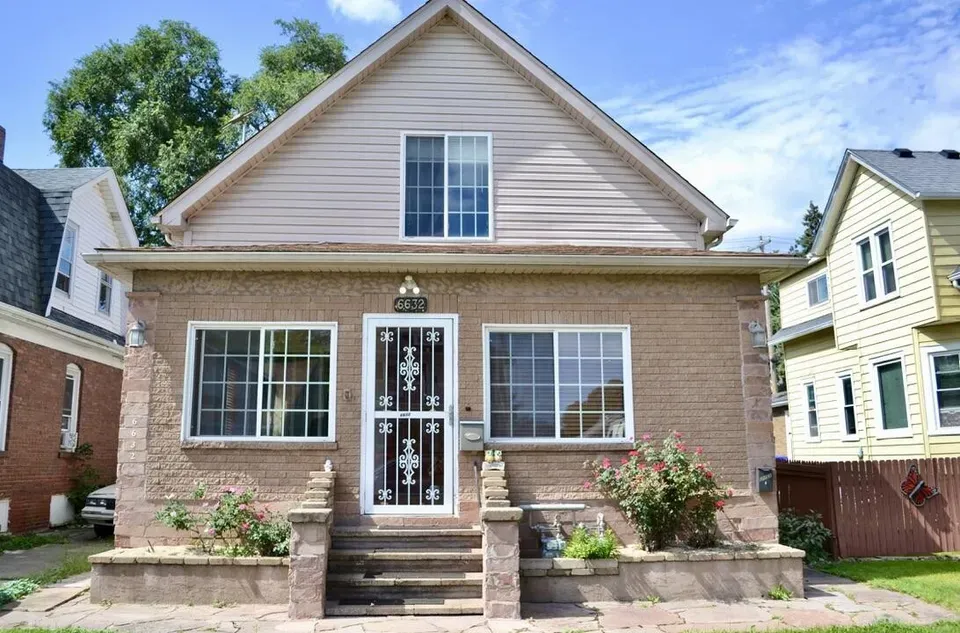 4 Bed 2 Bath Classic Historic Era Home in Kenosha, WI
