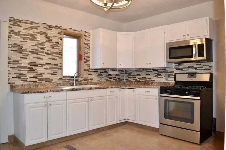 4 Bed 2 Bath Classic Historic Era Home in Kenosha, WI - 2