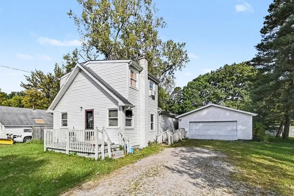 4 Bed 2 Bath Classic Historic Era Home in Lansing, MI - 1