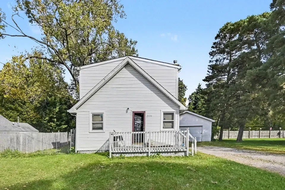 4 Bed 2 Bath Classic Historic Era Home in Lansing, MI - 2