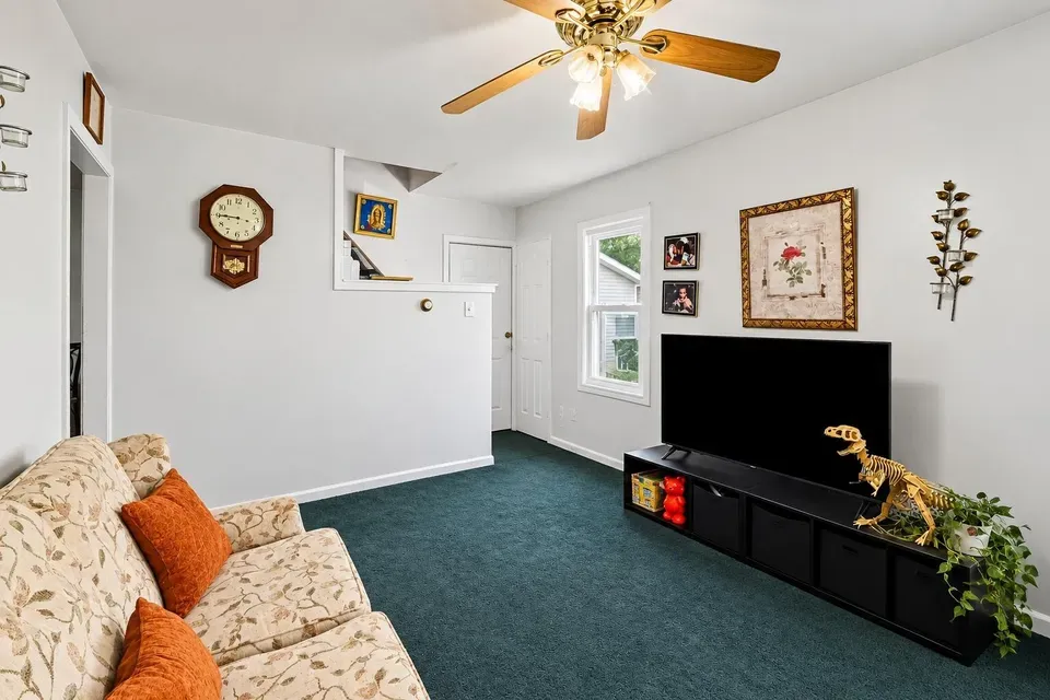 4 Bed 2 Bath Classic Historic Era Home in Lansing, MI - 4