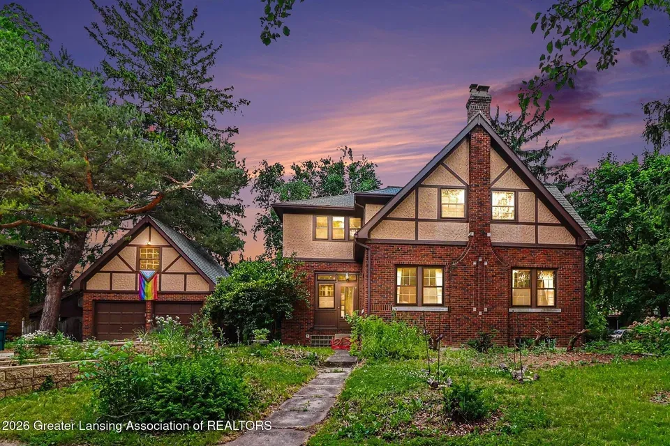 4 Bed 2 Bath Classic Historic Era Home in Lansing, MI